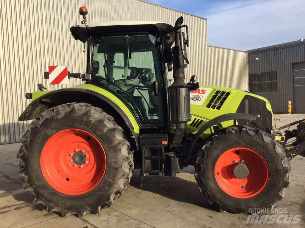 CLAAS ARION 550 トラクター