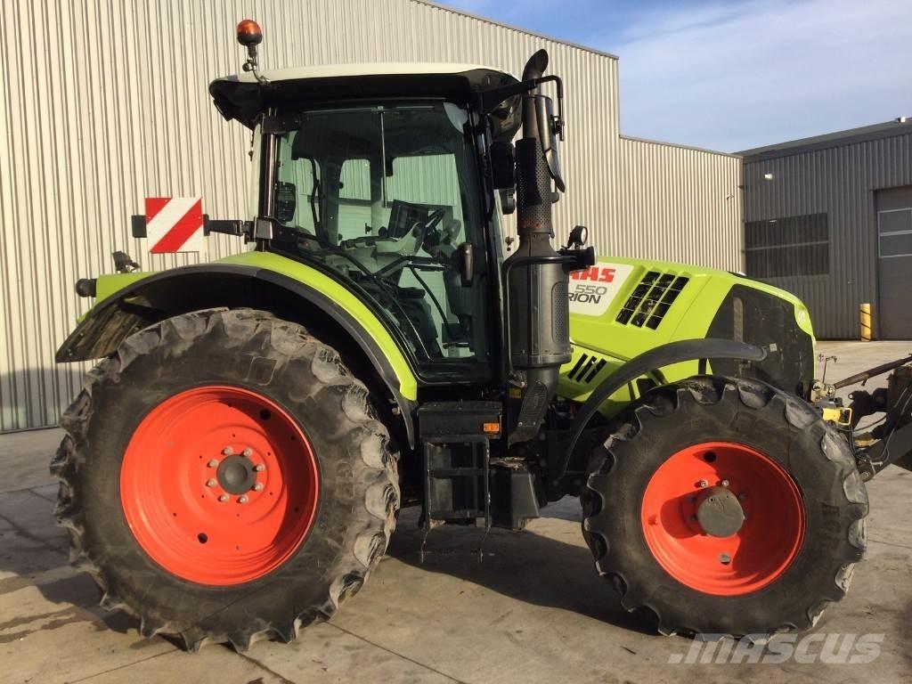 CLAAS ARION 550 トラクター