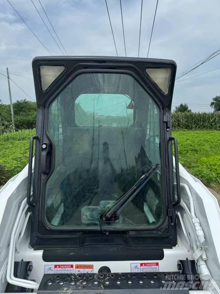 Bobcat S 160 スキッドステアローダー