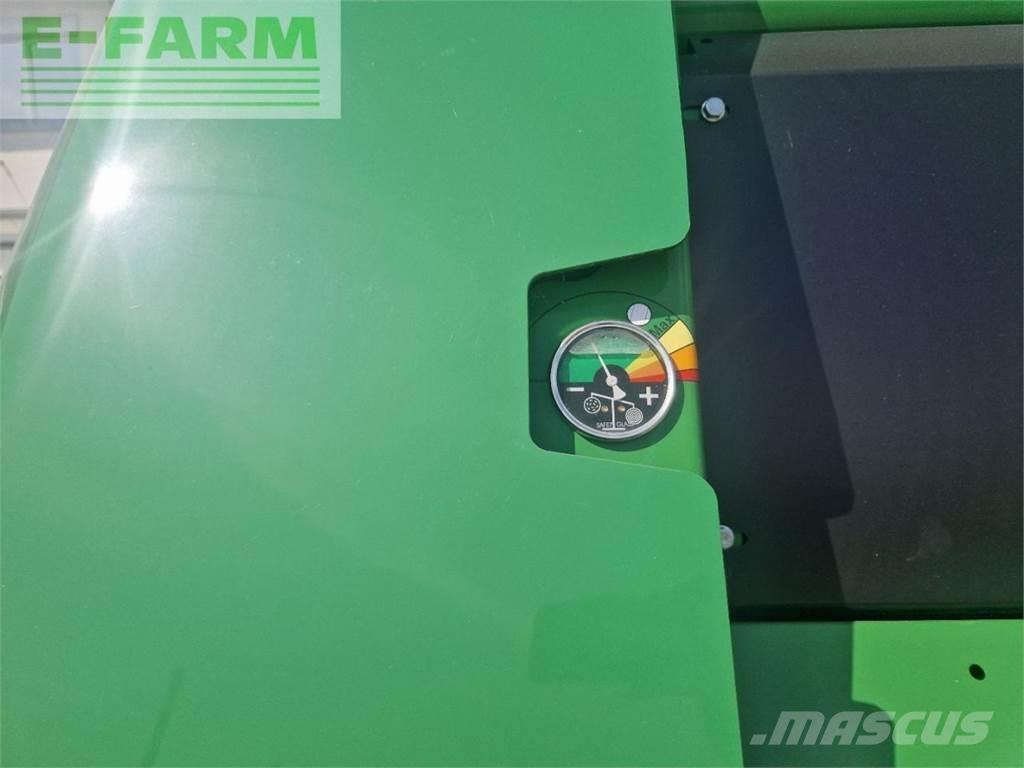 John Deere V451M スクエアベーラー