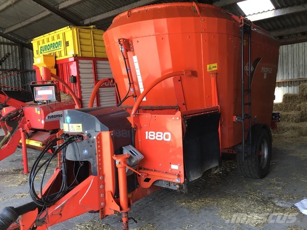 Kuhn Profile 1880 ミキサーフィーダー
