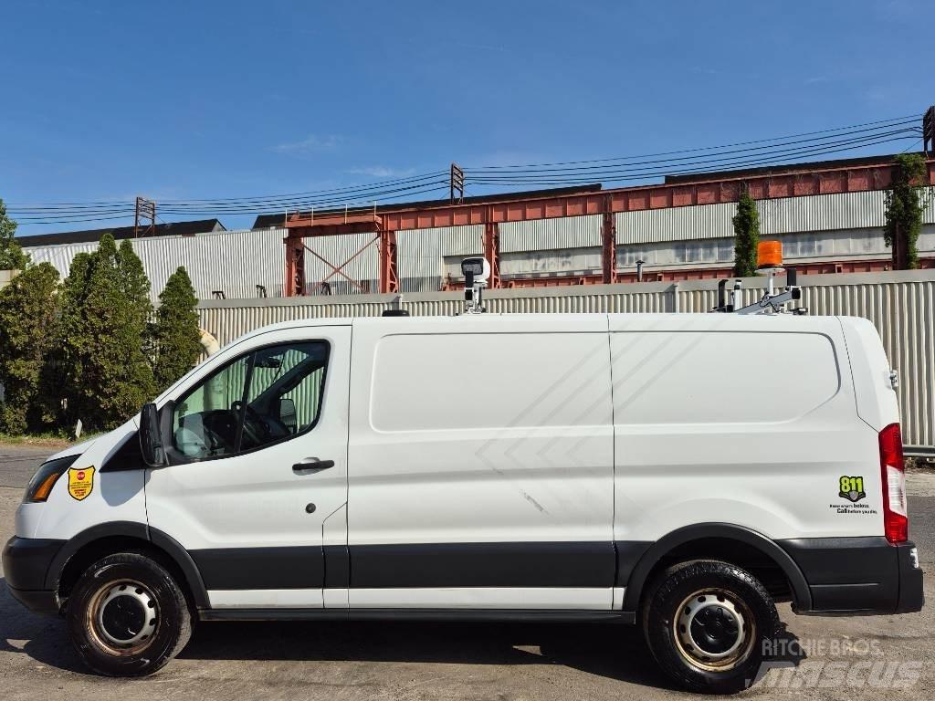 Ford Transit 250 パネルバン