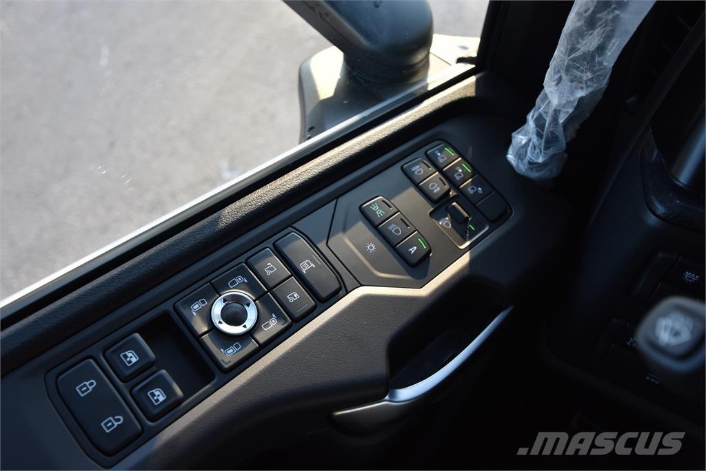 Scania R590 8X4 キャブ付きシャーシ