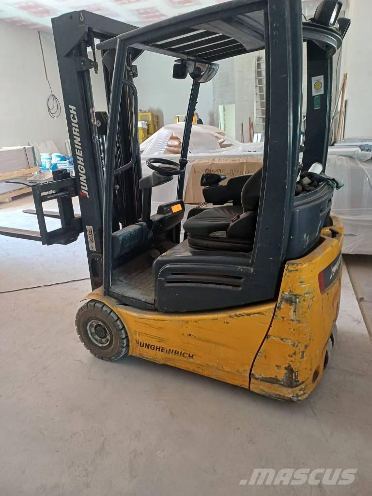 Jungheinrich EFG215 バッテリーフォークリフト