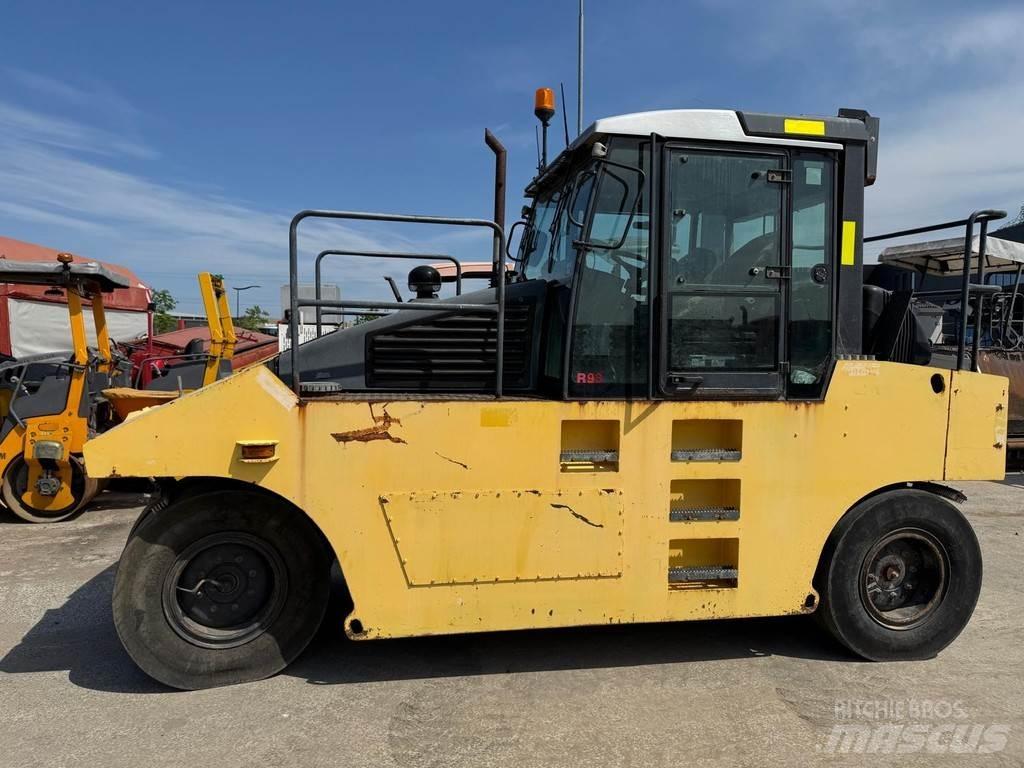 Bomag BW 24 R タイヤローラ