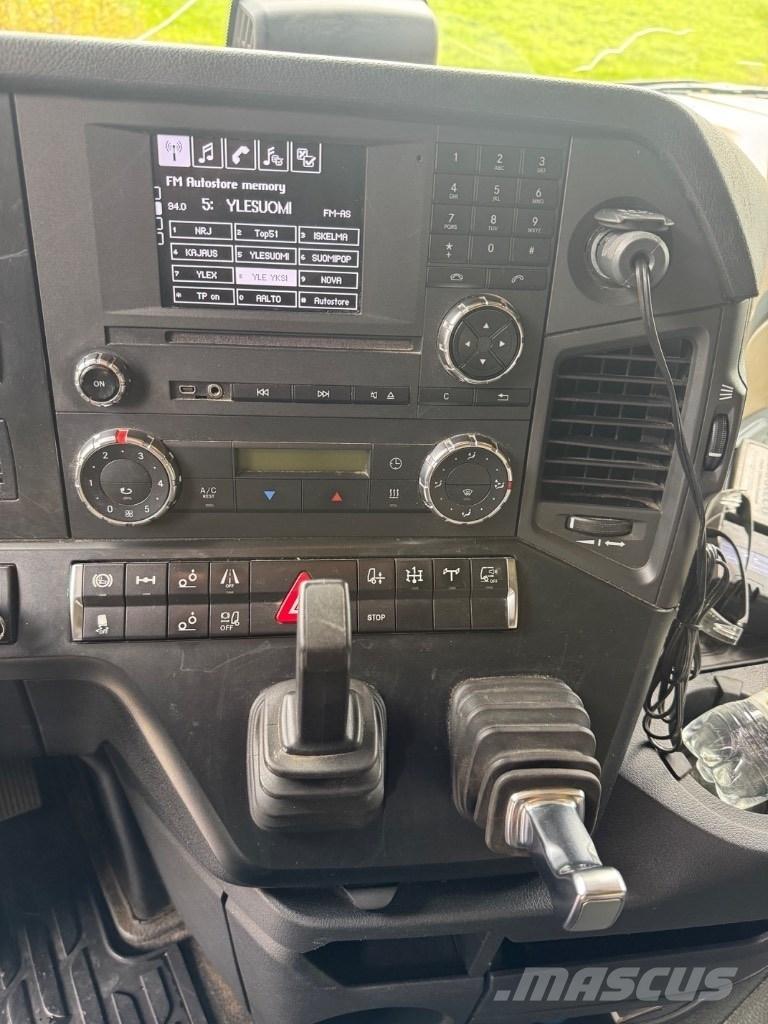 Mercedes-Benz 2653 L クレーントラック、ユニック車