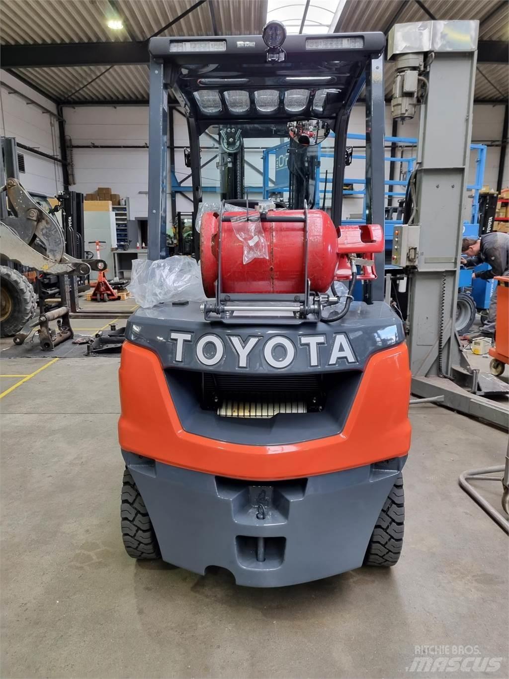 Toyota 02-8FGF25 LPGフォークリフト