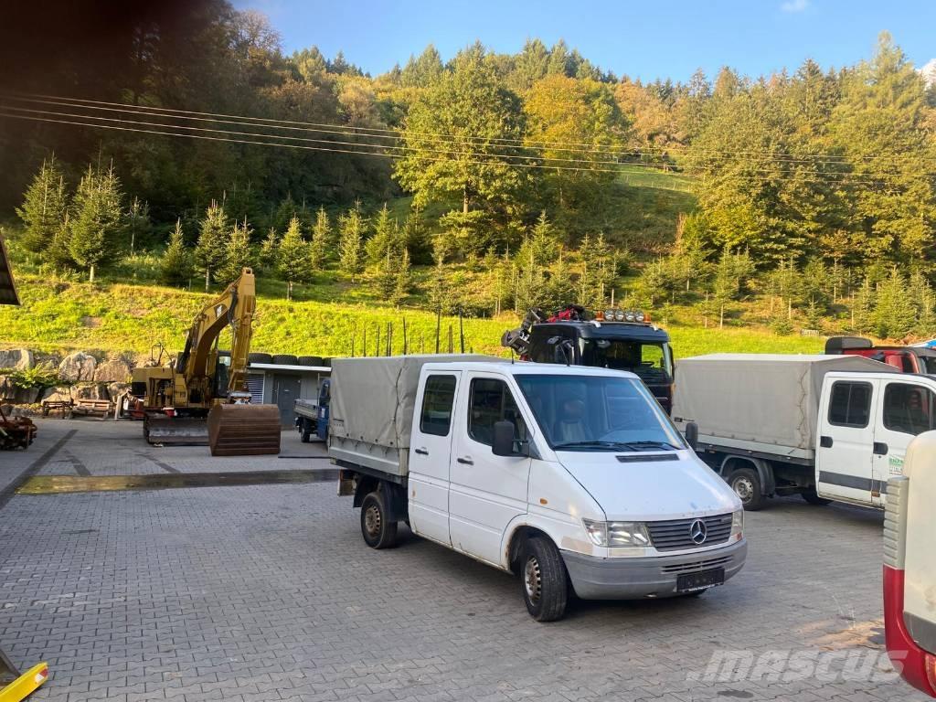 Mercedes-Benz 212 D ピックアップ／ドロップサイド