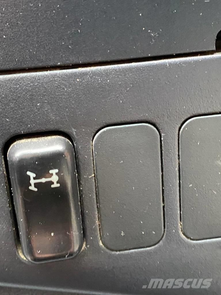 Mercedes-Benz 212 D ピックアップ／ドロップサイド