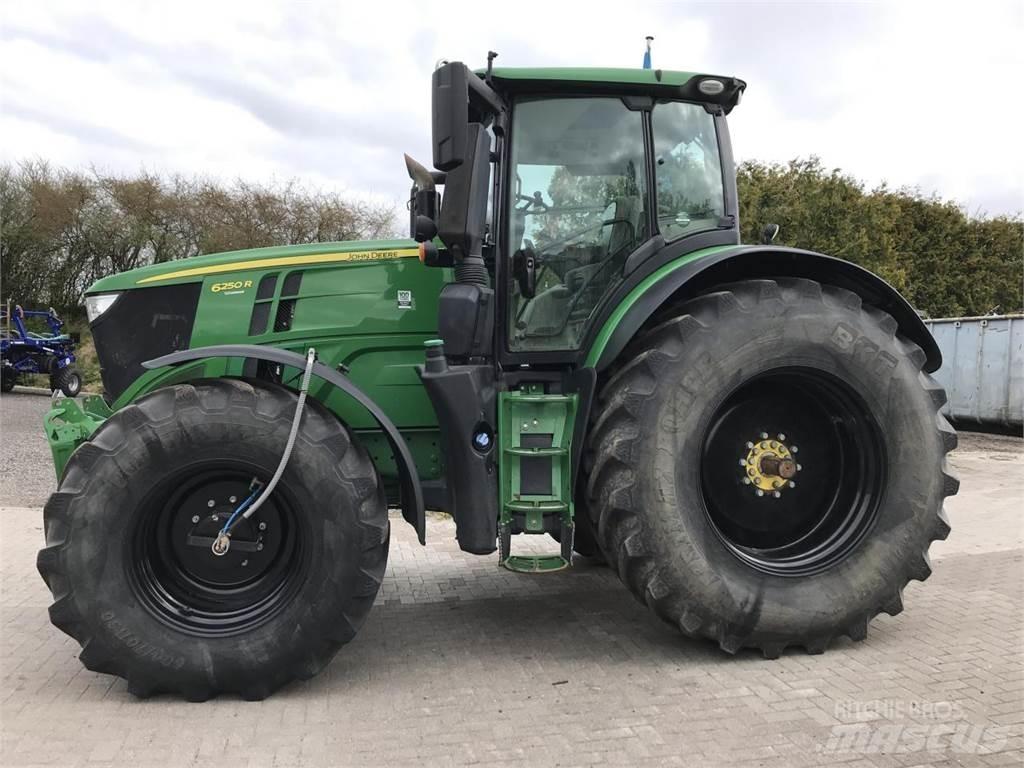 John Deere 6250R トラクター