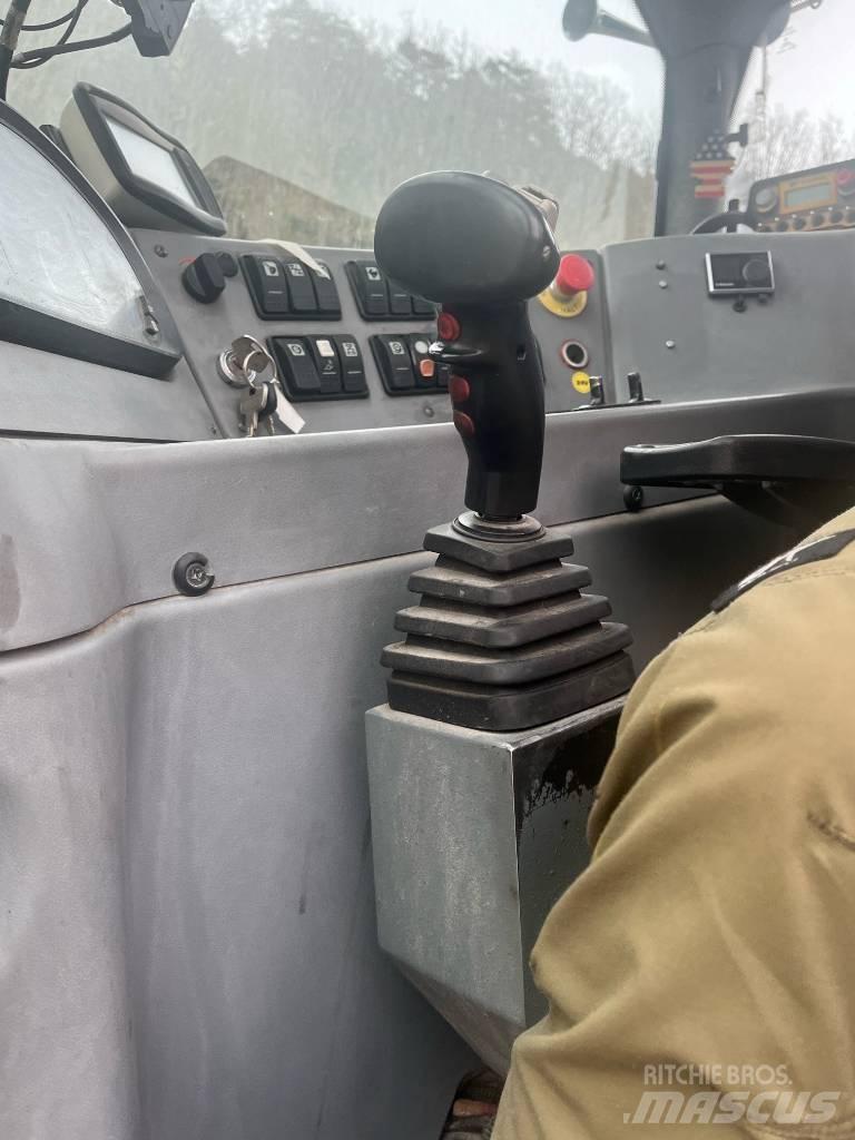 Menzi Muck M545A ホイール式油圧ショベル（パワーショベル・ユンボ・バックホー）
