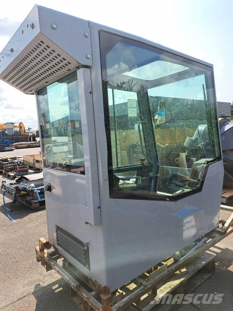 Fuchs D & E Cabin キャビン及び内装