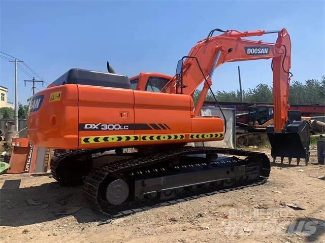 Doosan DX 300 LC 大型油圧ショベル12t以上（パワーショベル・ユンボ）