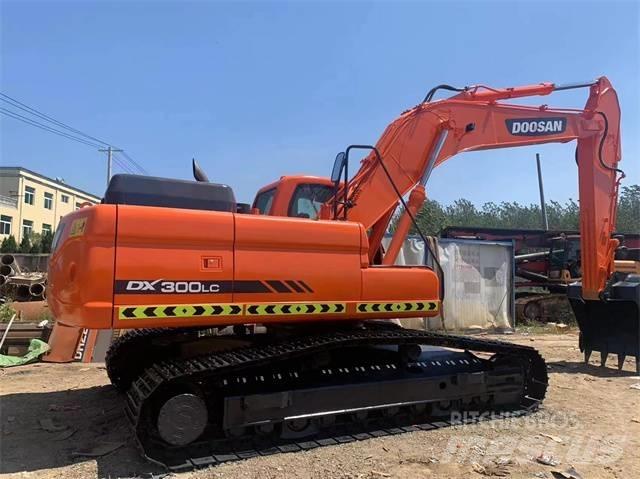Doosan DX 300 LC 大型油圧ショベル12t以上（パワーショベル・ユンボ）