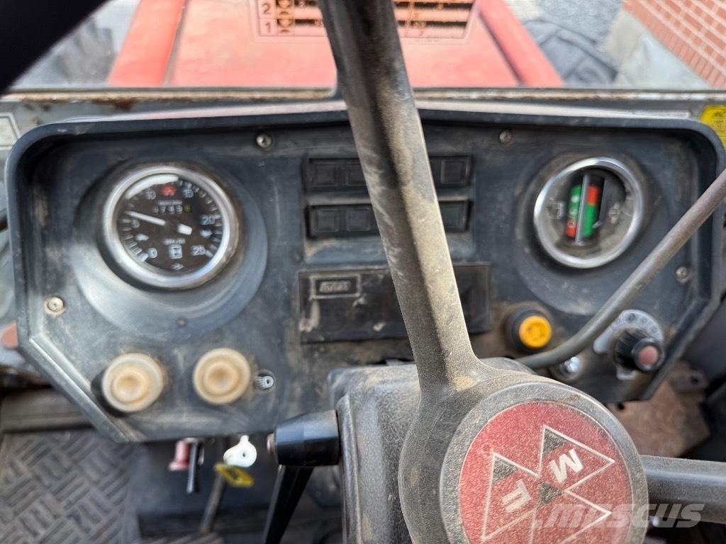 Massey Ferguson 699 トラクター