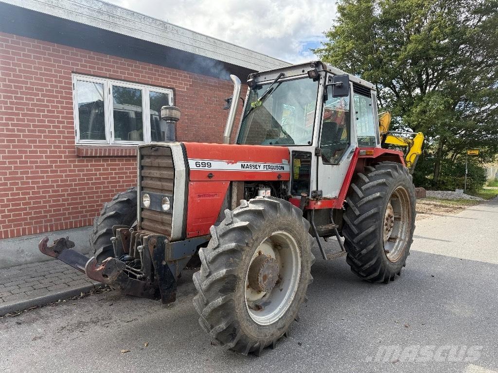 Massey Ferguson 699 トラクター