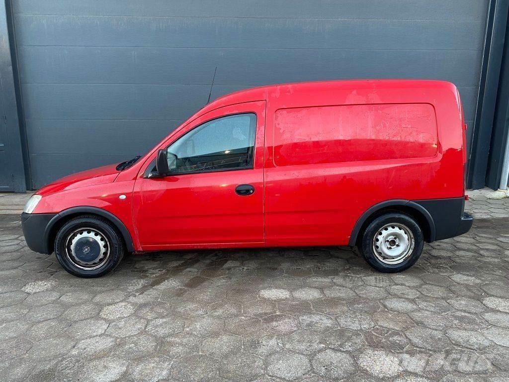 Opel Combo CDTI ボックストラック