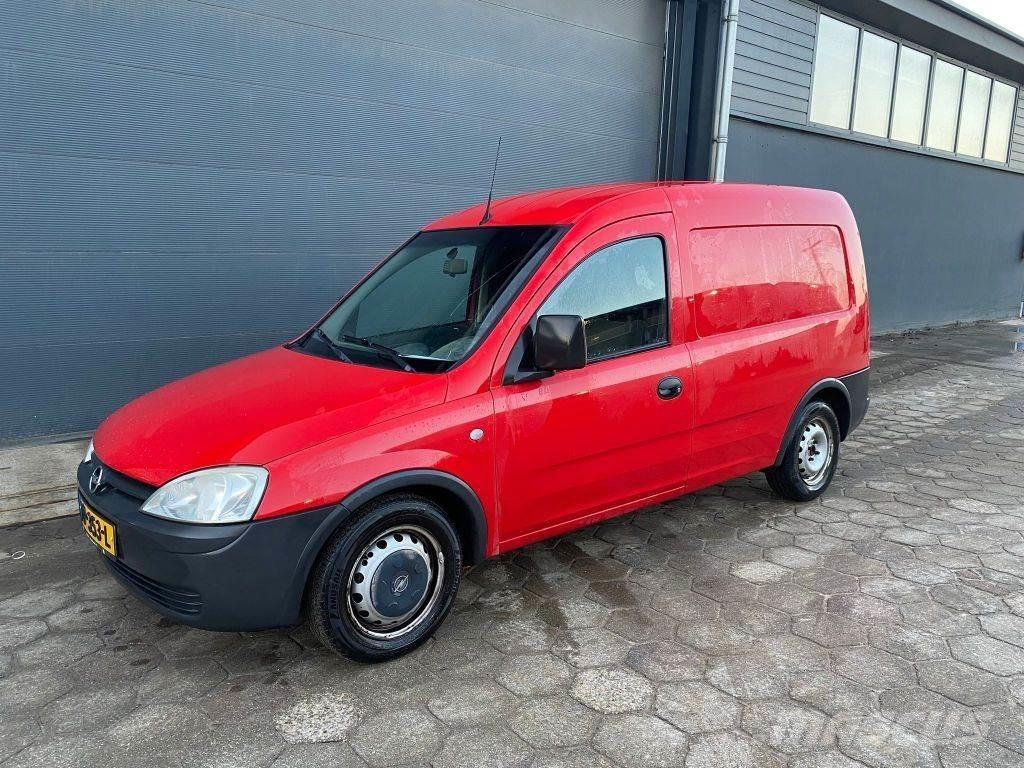 Opel Combo CDTI ボックストラック