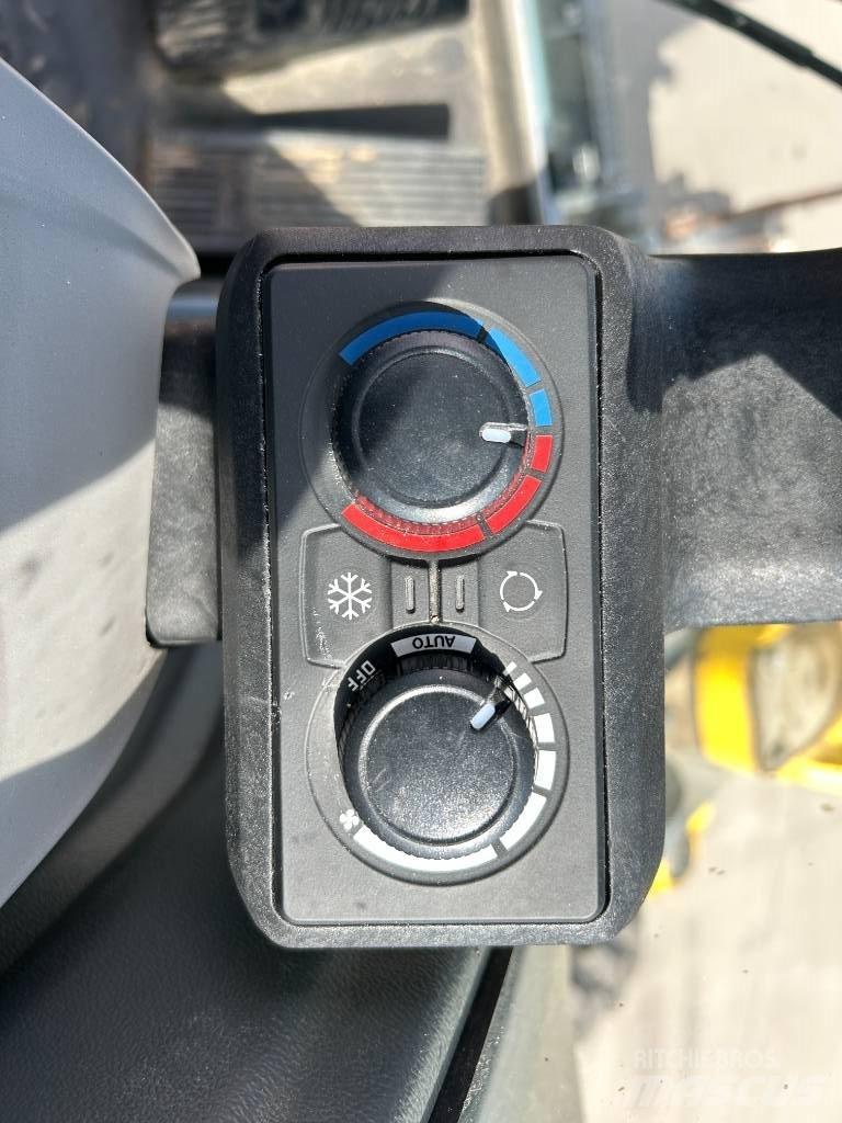 Wacker Neuson EW 100 ホイール式油圧ショベル（パワーショベル・ユンボ・バックホー）