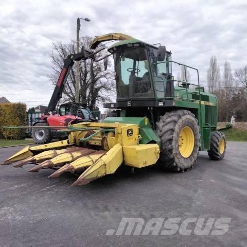 John Deere 6610 自走式フォレージハーベスター