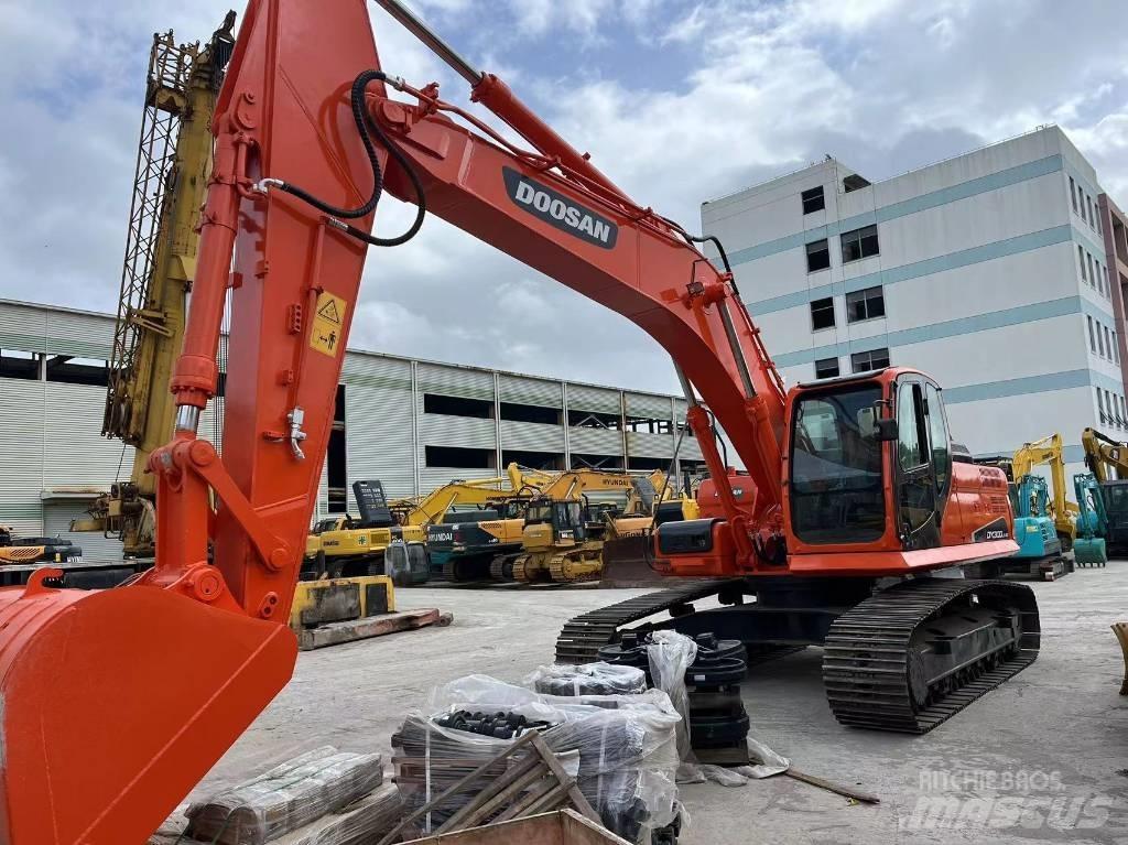 Doosan DX 300 大型油圧ショベル12t以上（パワーショベル・ユンボ）