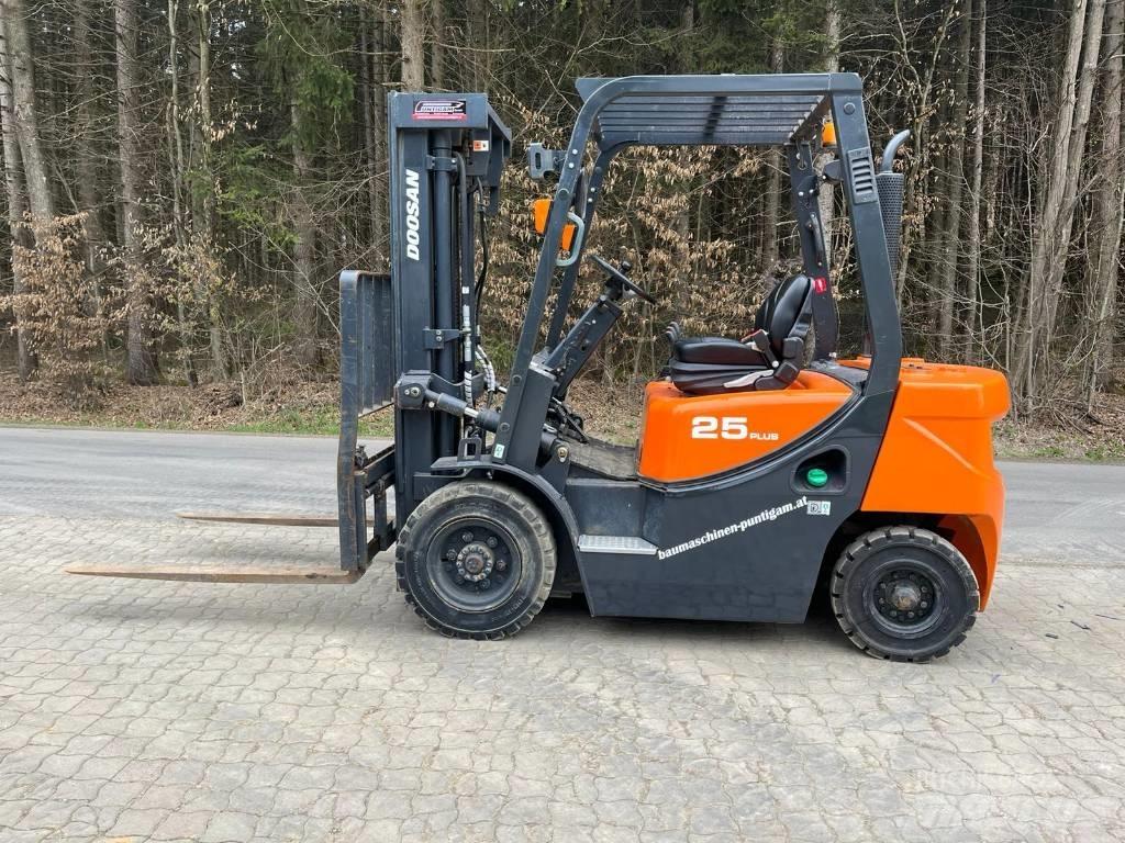 Doosan D 25 GP ディーゼル・軽油