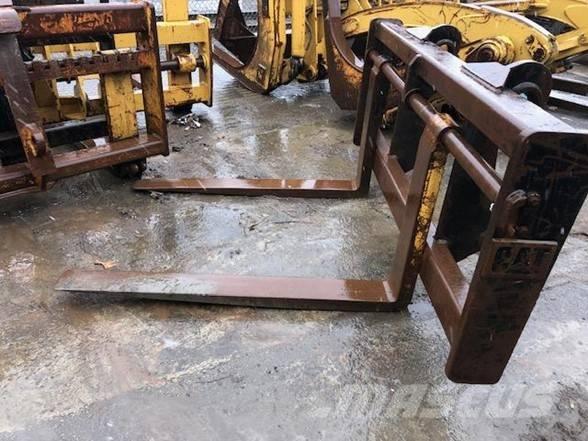 CAT IT 38 G フォーク