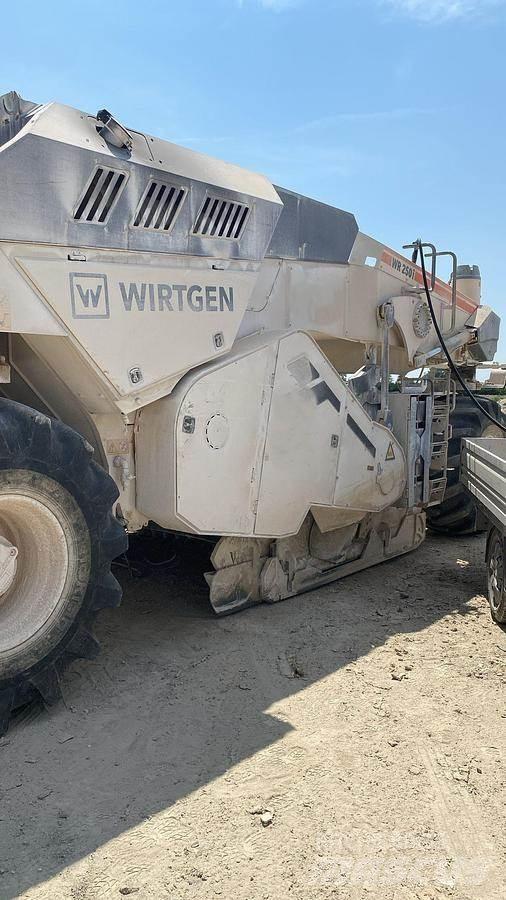 Wirtgen WR250i アスファルトリサイクルマシン
