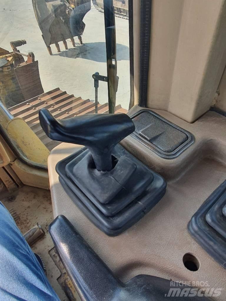 CAT D 6 M LGP ブルドーザー