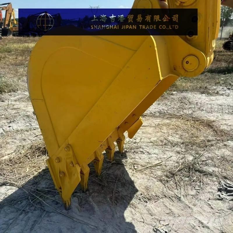 Komatsu PC 210 大型油圧ショベル12t以上（パワーショベル・ユンボ）