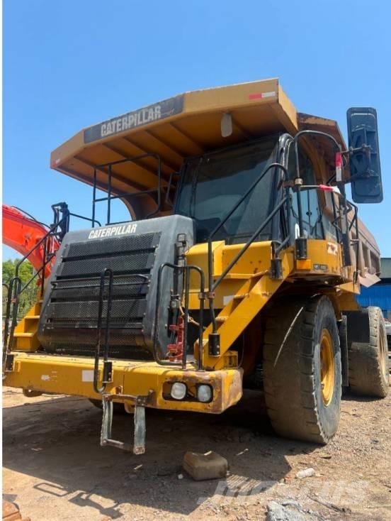 CAT 773 E リジットフレーム式ダンプトラック