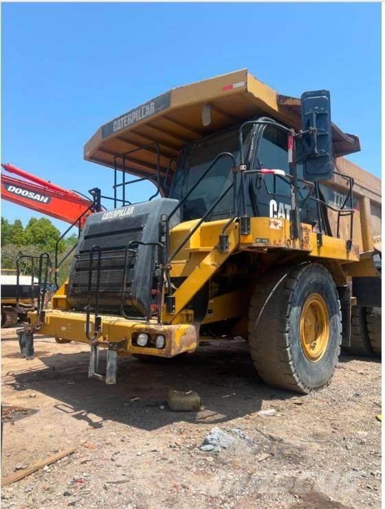 CAT 773 E リジットフレーム式ダンプトラック