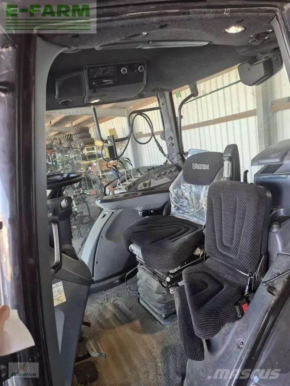 Valtra t235a トラクター