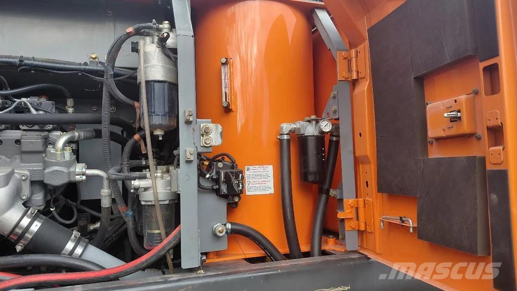 Hitachi ZX220W-5B ホイール式油圧ショベル（パワーショベル・ユンボ・バックホー）