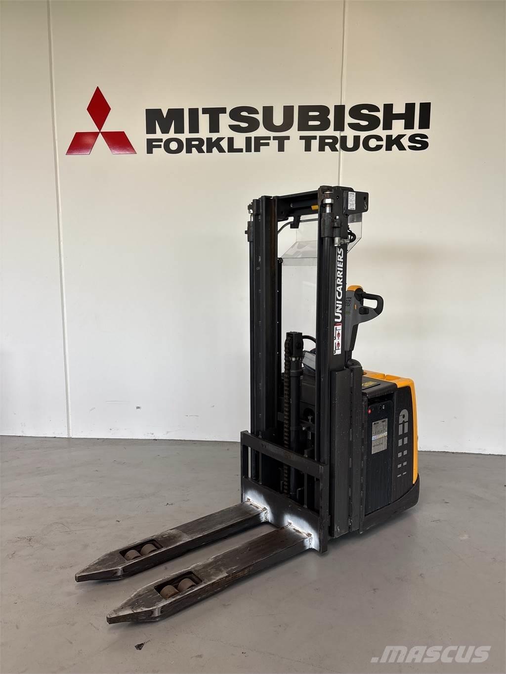 Atlet PSP160 自走式スタッカー