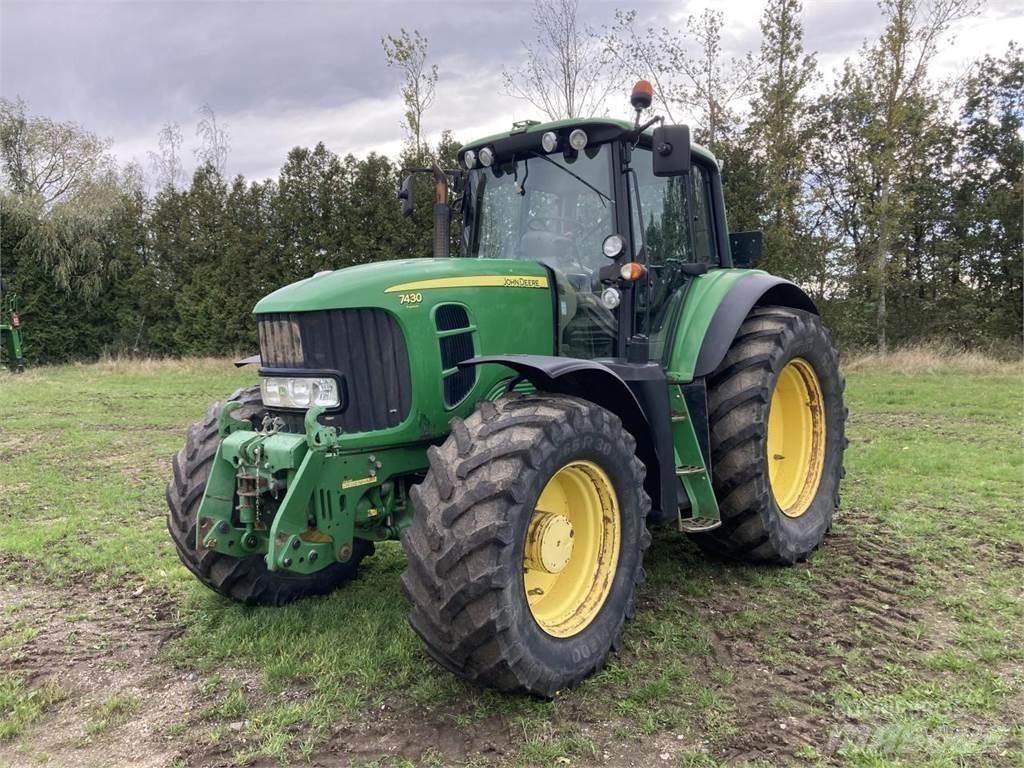 John Deere 7430 トラクター