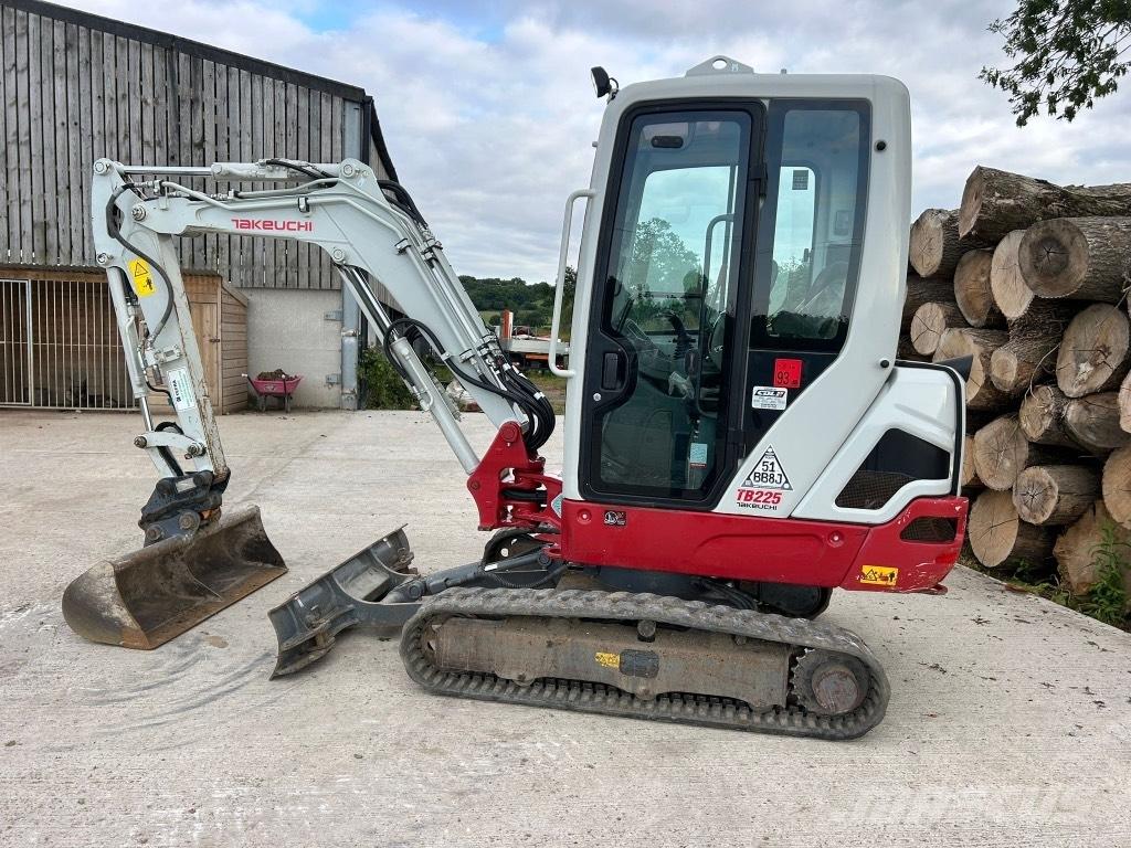 Takeuchi TB 225 ミニ油圧ショベル 7t以下（ミニユンボ・ミニディガー）
