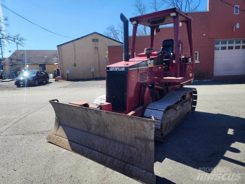 CAT D 3 C III ブルドーザー