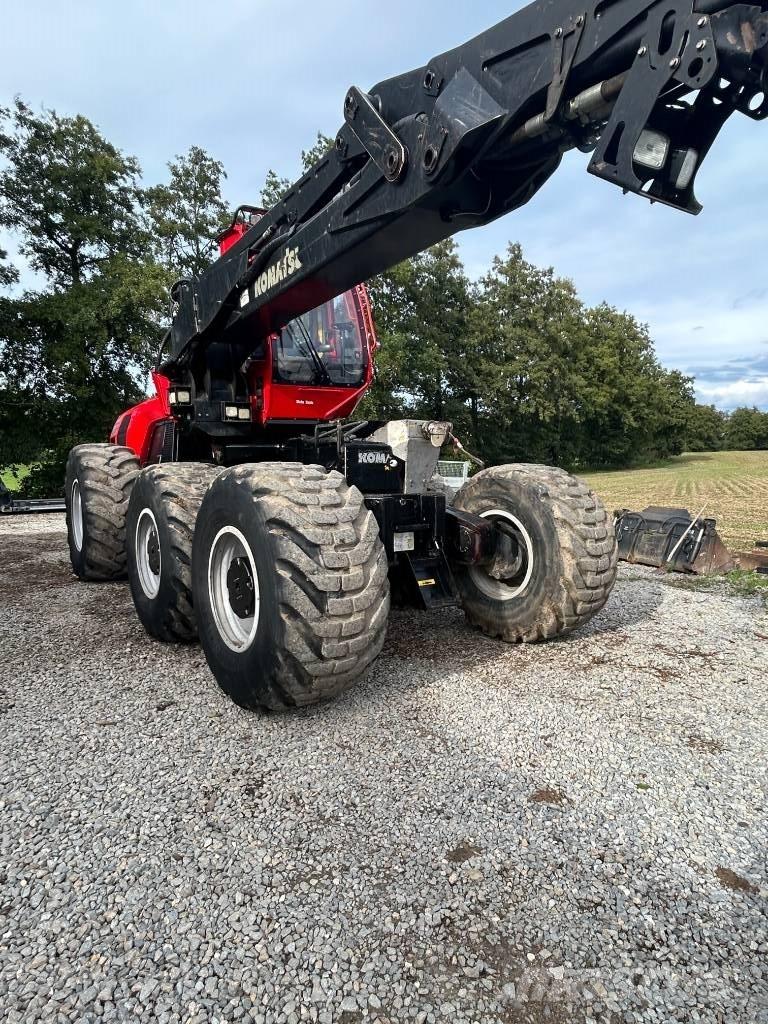 Komatsu 951 ハーベスター