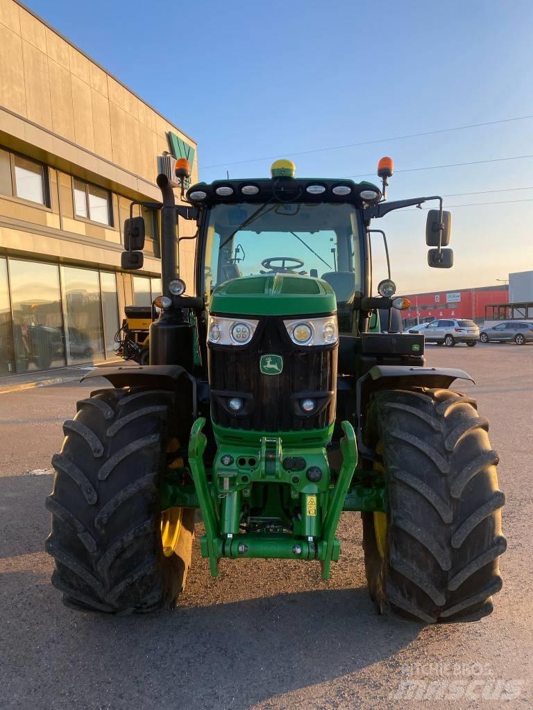 John Deere 6215 R トラクター