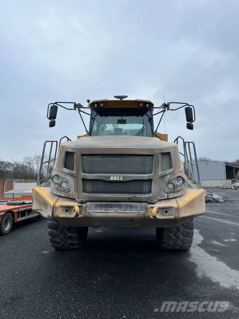 Bell B40 6x6 アーティキュレート式ダンプトラック