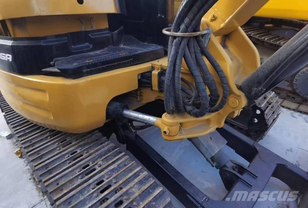 CAT 304 CR ミニ油圧ショベル 7t以下（ミニユンボ・ミニディガー）
