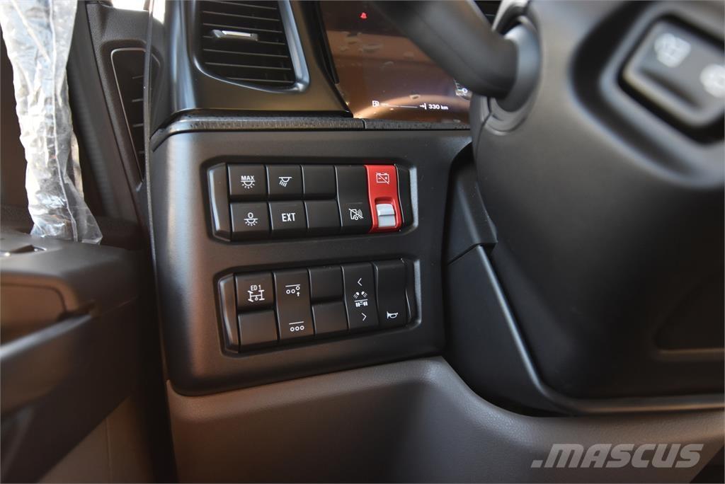 Scania R590 8X4 キャブ付きシャーシ