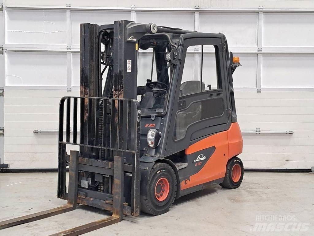 Linde E30-01 バッテリーフォークリフト
