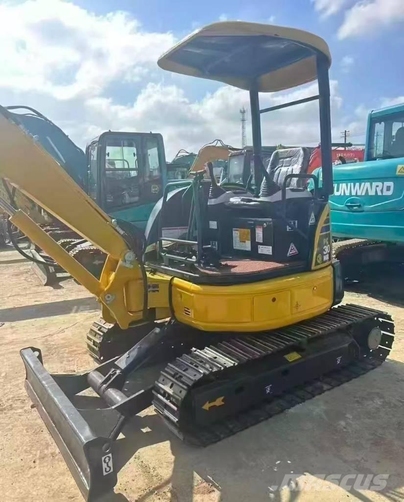 Komatsu PC 30 ミニ油圧ショベル 7t以下（ミニユンボ・ミニディガー）