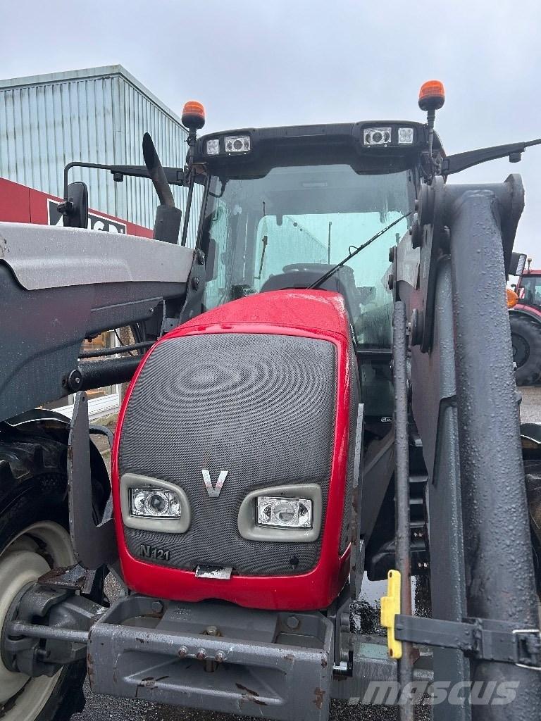 Valtra N 121 トラクター