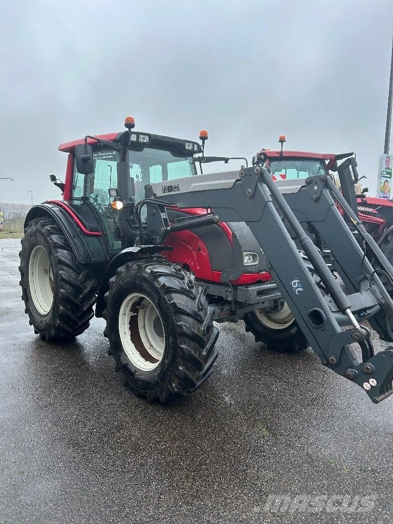 Valtra N 121 トラクター