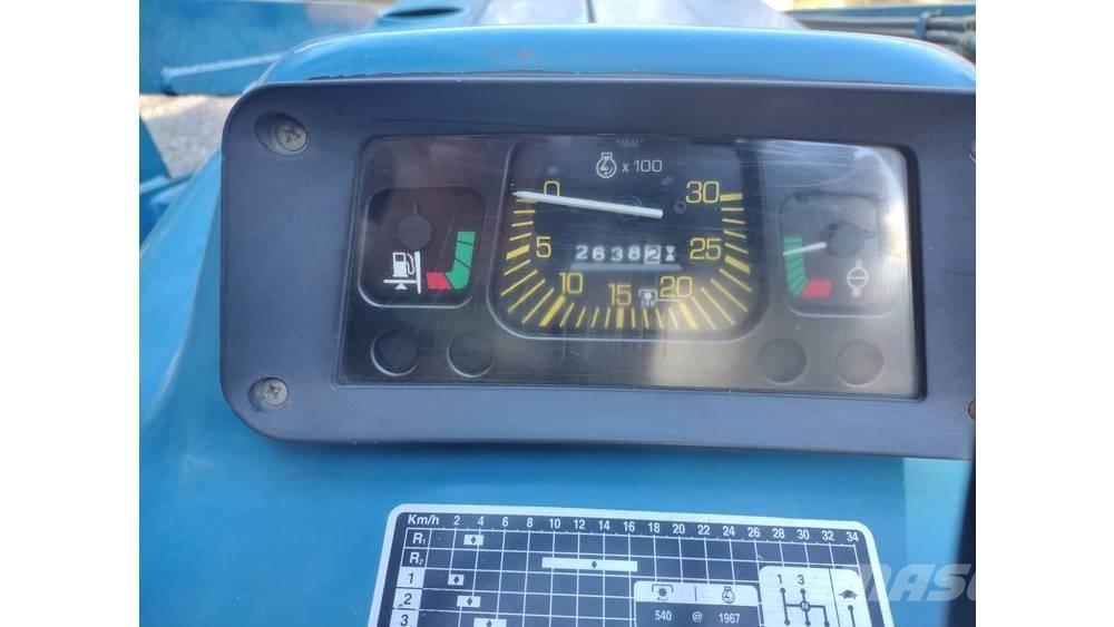 New Holland 3010 トラクター