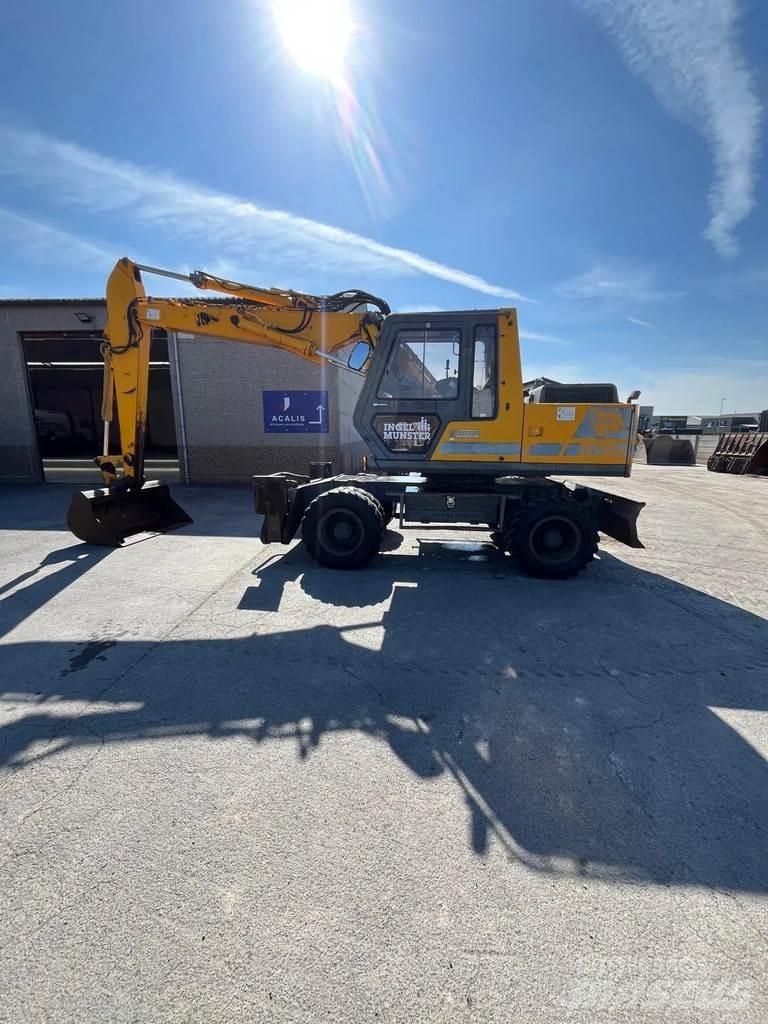 JCB JS130W ホイール式油圧ショベル（パワーショベル・ユンボ・バックホー）