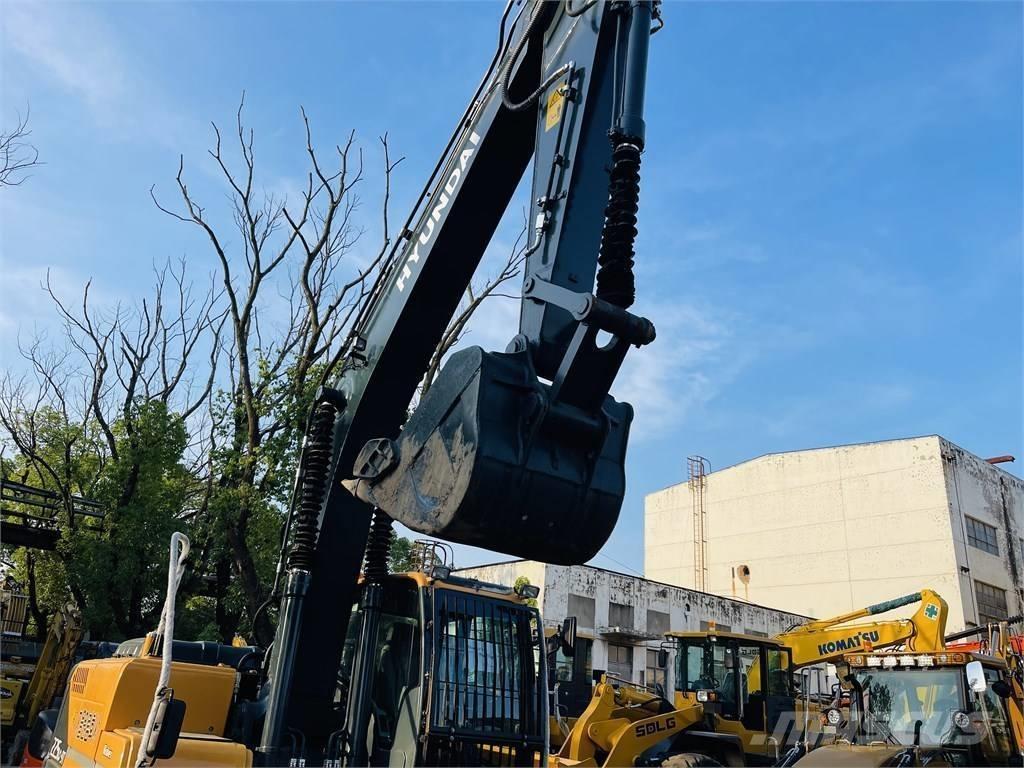 Hyundai 225LC 9T 大型油圧ショベル12t以上（パワーショベル・ユンボ）